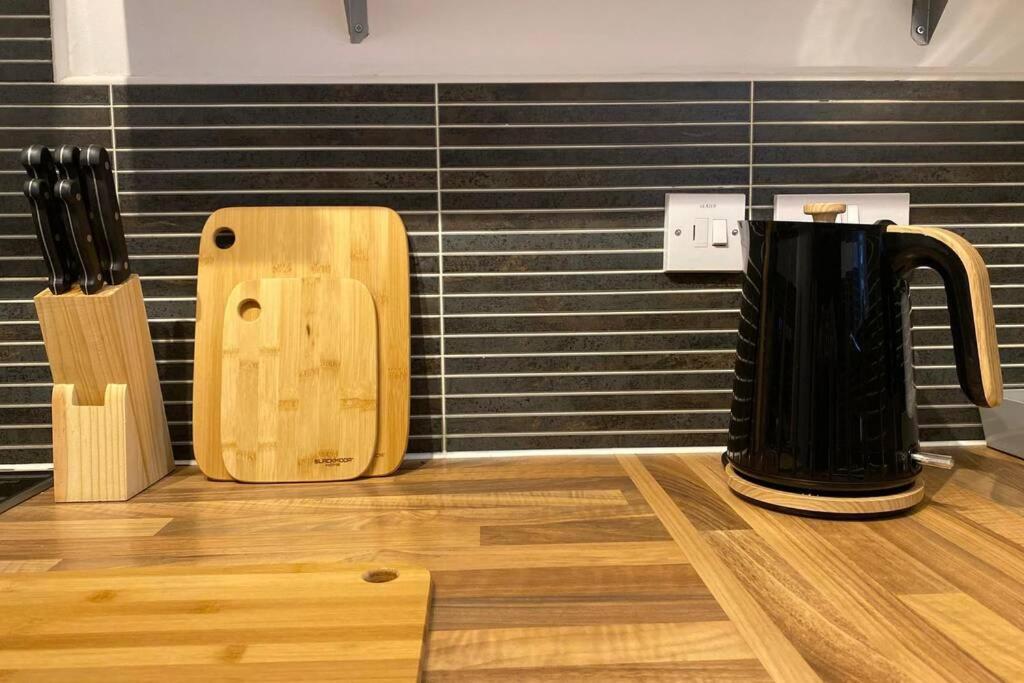 The Onyx Suite - 1 Bed Apartment W/ Free Parking Cardiff Exteriör bild