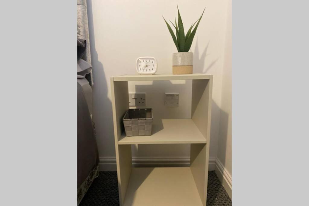 The Onyx Suite - 1 Bed Apartment W/ Free Parking Cardiff Exteriör bild